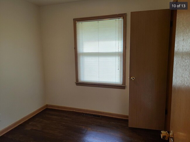 Building Photo - 3 Bedroom 2 Bathroom Ranch home with attac...