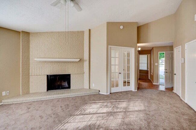 Foto del edificio - 2323 Clareton Dr