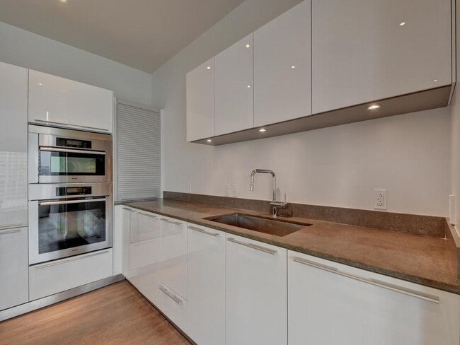 Building Photo - 210 Lavaca St