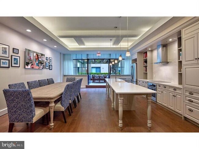 Building Photo - 3131 Walnut Street Unit 1B-326