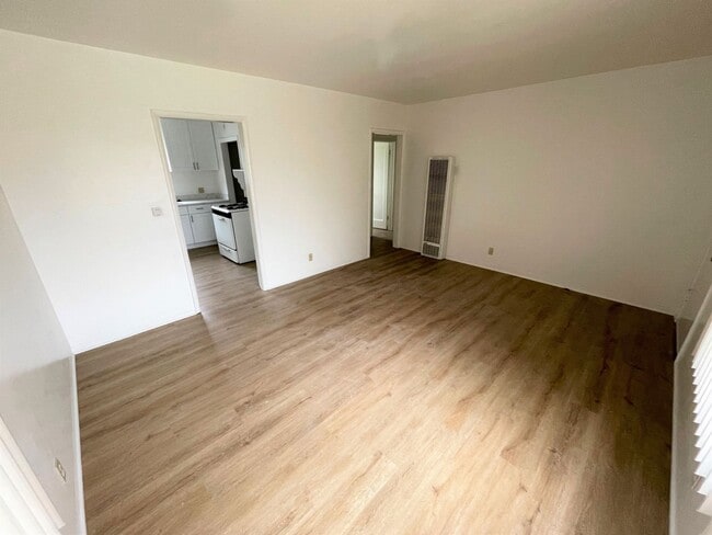 Building Photo - Quaint Ventura Home with Large Yard