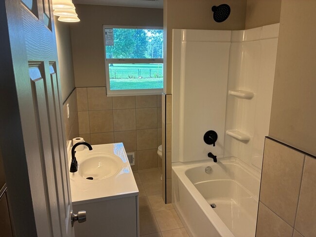 Building Photo - 418 Ranchero Pl