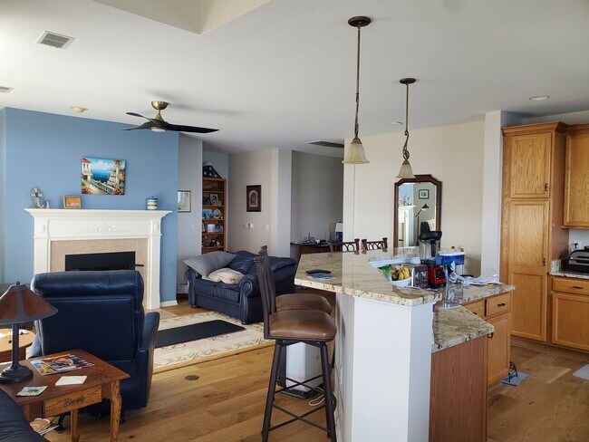 Foto del edificio - 3872 S Lake Dr