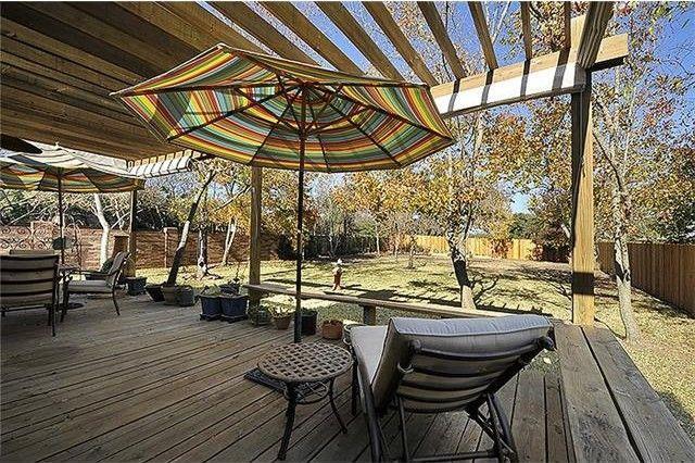 Foto del edificio - 7172 Ridge Oak Rd