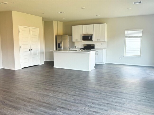 Building Photo - 21214 Mem Vis Dr