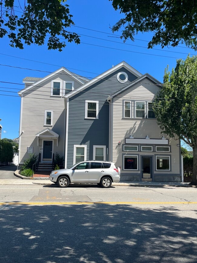 Building Photo - 925-927-927 Massachusetts Ave