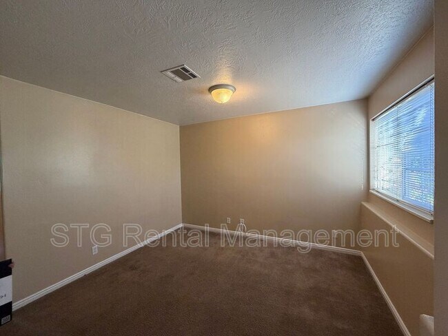 Building Photo - 180 E 100 N