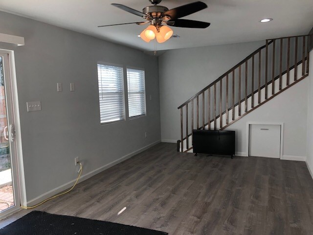 Sala de estar - 3211 Utah Ave