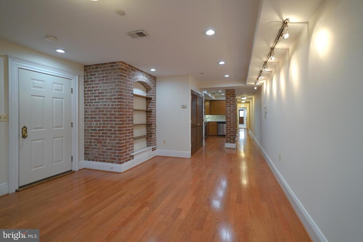Primary Photo - 1515 Park Rd NW