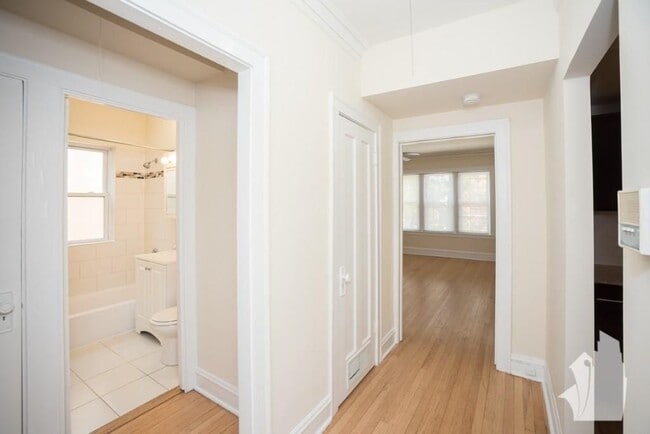 Building Photo - 5208 N Leavitt St