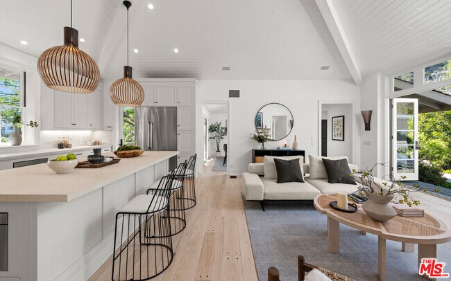 Foto del edificio - 1330 N Wetherly Dr