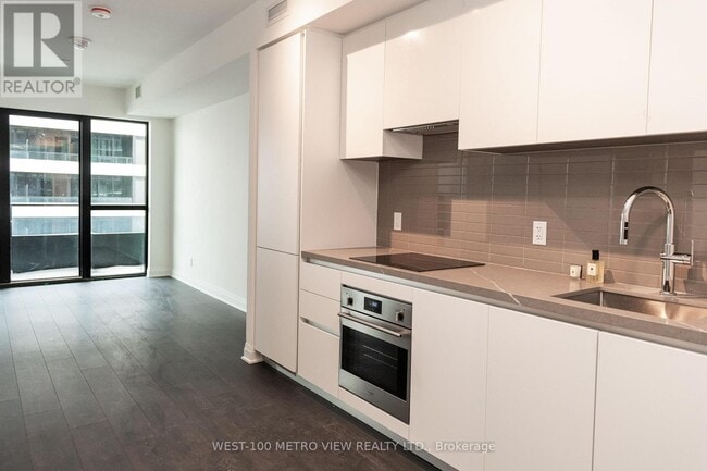 Photo du bâtiment - 4015 The Exchange