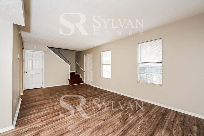 Building Photo - Live the good life in this 3 BR, 2 BA home