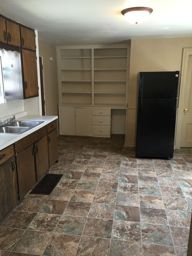 Foto del edificio - 3 Bedroom Near UWO