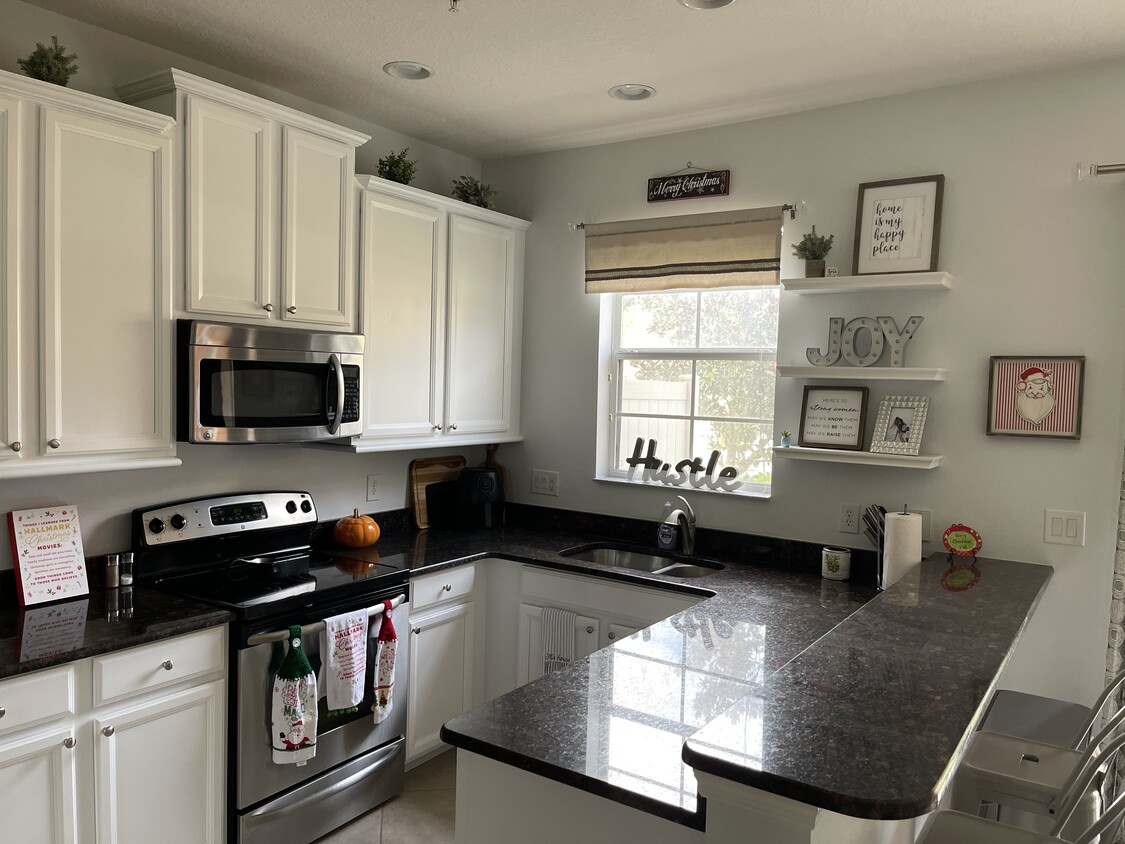 Building Photo - 129 Canterbury Bell Dr