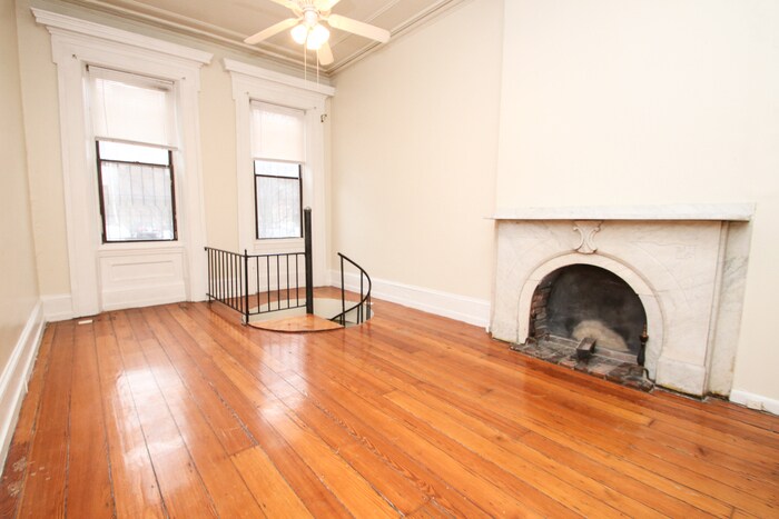 Foto principal - 13th & Pine, Washington Sq West, Bright 1B...