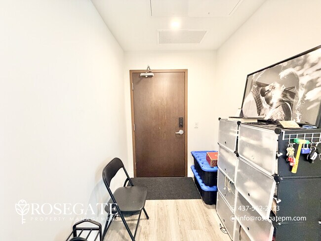 Building Photo - All-Inclusive 2-Bedroom Corner Condo with Balcony & Parking – Kitchener