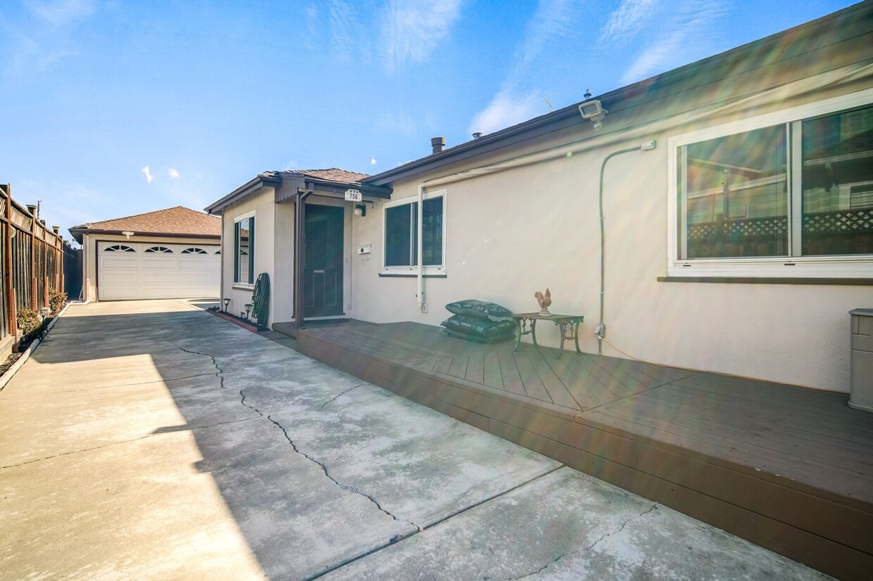 Primary Photo - 2-Bedroom Near Downtown San Jose (Duplex)-...