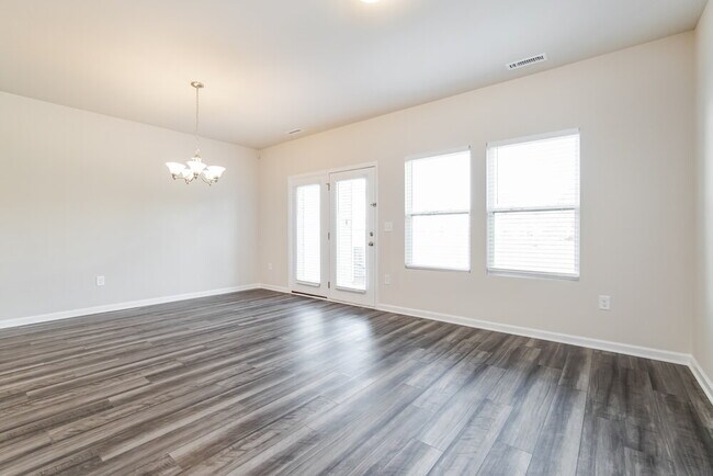 Foto del edificio - 213 Brook Farm Ln