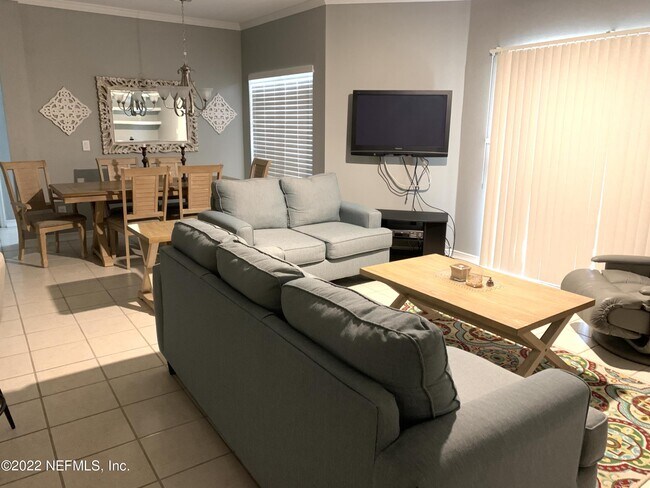 Building Photo - 211 Colima Ct