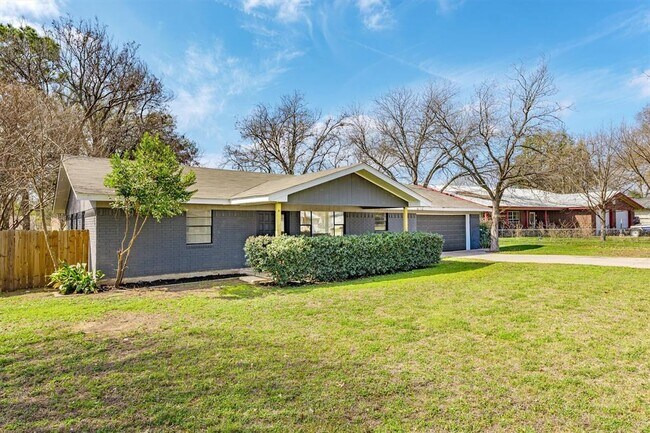 Foto del edificio - 1106 Hackberry Dr