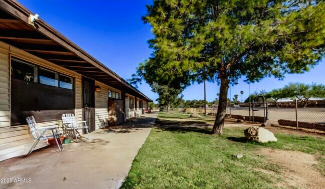 Foto del edificio - 7508 W Orangewood Ave