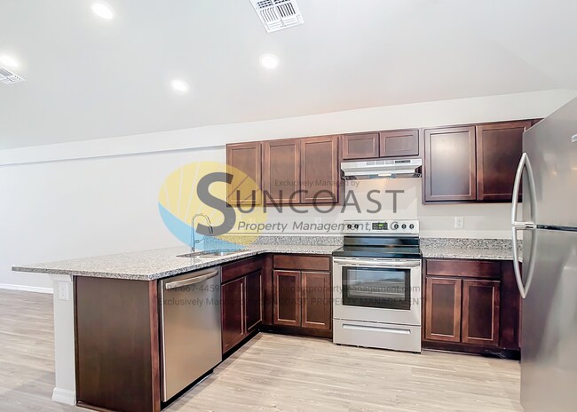 Building Photo - FIRST MONTH RENT IS FREE!
