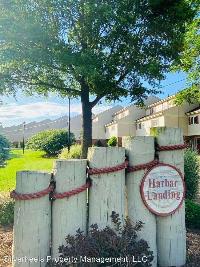 Building Photo - 2 br, 2.5 bath House - 402 Hart Street #11