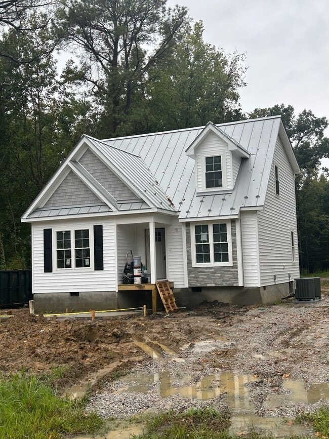 Building Photo - 12167 James River Dr