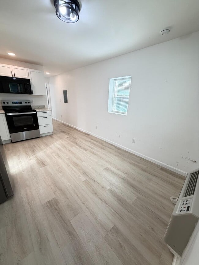Building Photo - 1049 Seale Ave