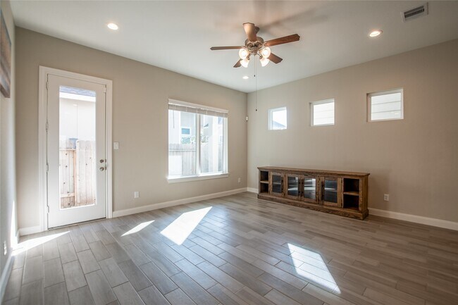 Foto del edificio - 10013 Granary Dr