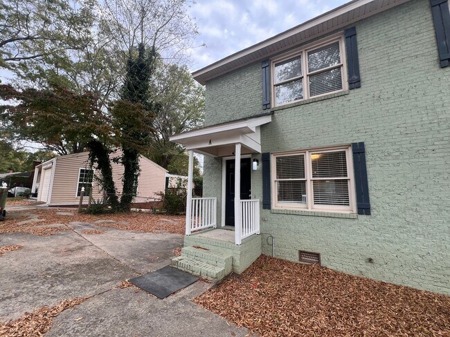 Foto del edificio - Newly Remodeled 2BD, 1.5BA Raleigh Townhome with a Fenced Backyard in a Prime Location