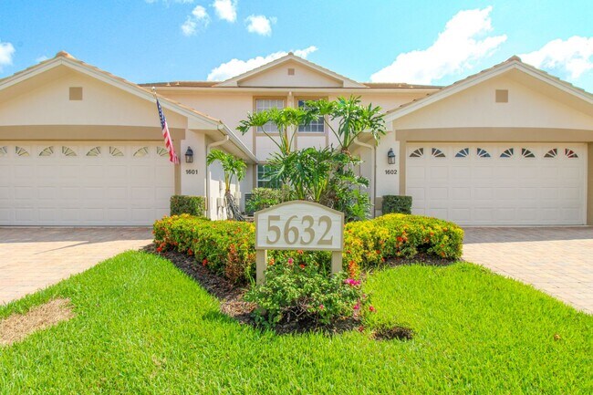 Foto del edificio - ** 3/2 GOLF TRANSFER TO THE STRAND UNIT AVAILABLE ** GATED BEAUTIFUL REMODELED UNIT **LAKE AND FO...