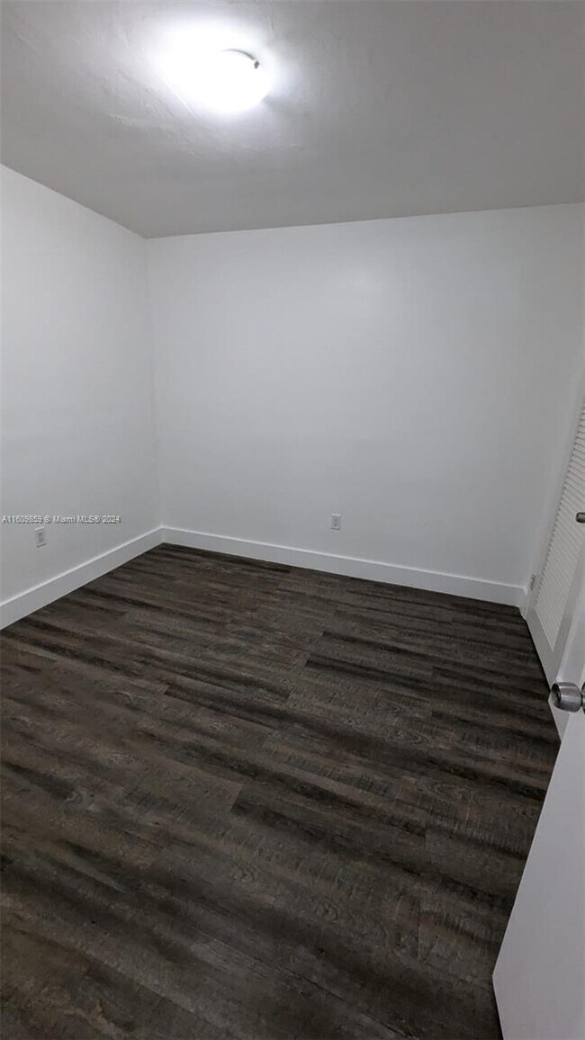 Building Photo - 815 NW 200th Ter