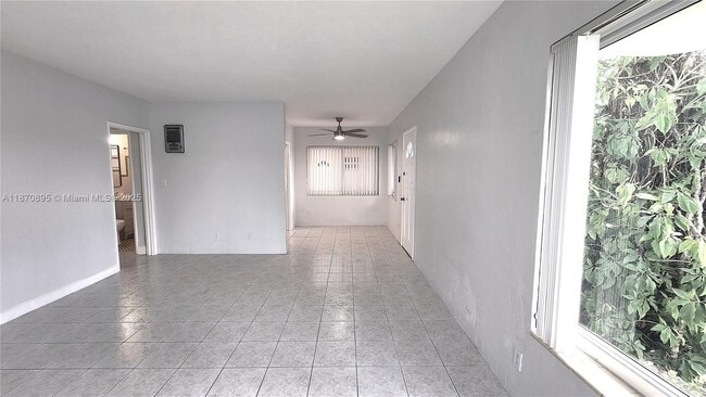 Building Photo - 505 S Ocean Dr
