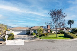 Building Photo - 157 Christina St