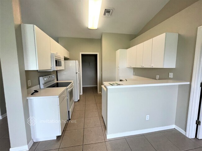 Building Photo - 813 SW 10th Pl