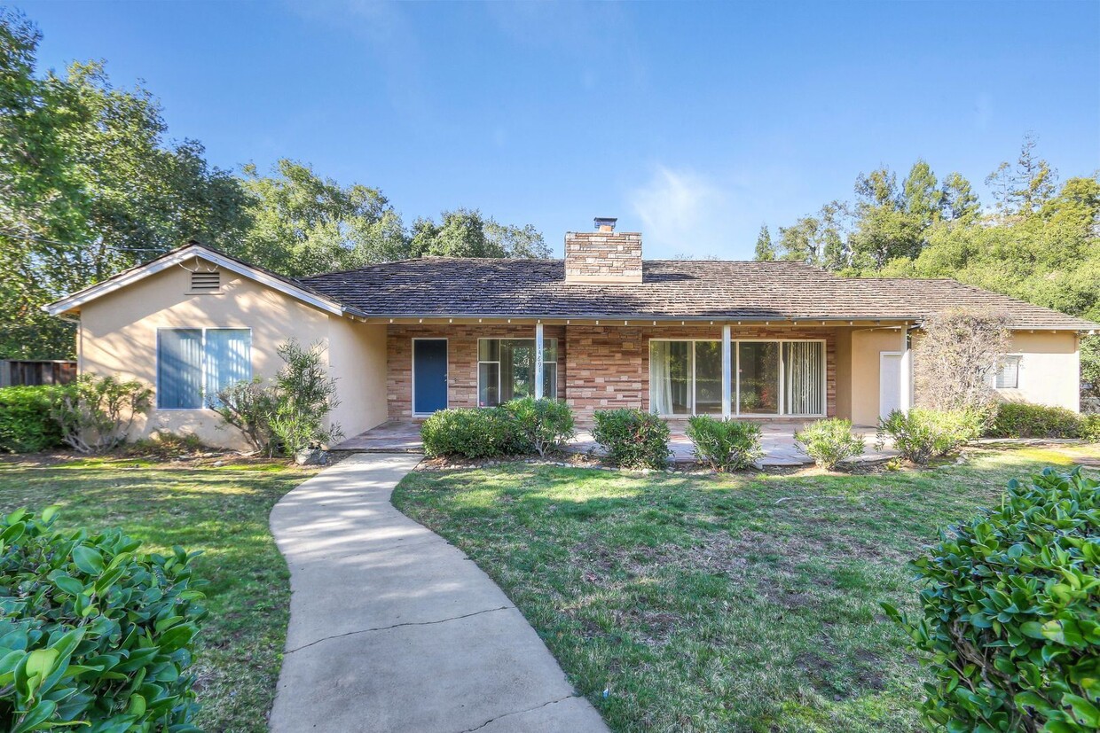 Foto principal - 3 br, 2 bath House - 14691 HORSESHOE DRIVE