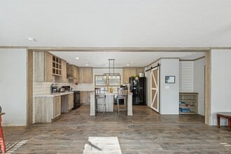 Building Photo - 146 Marina Dr