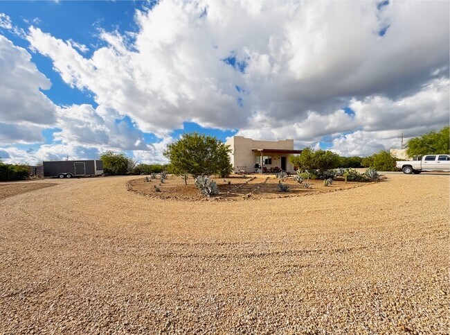 Foto del edificio - 1033 E Irvine Rd