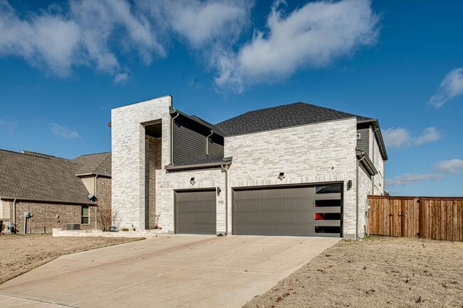 Building Photo - This stunning two-story home boasts a luxu...