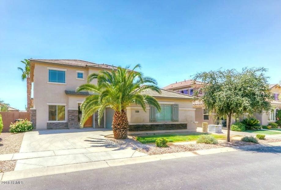 Primary Photo - 971 E Bellerive Pl
