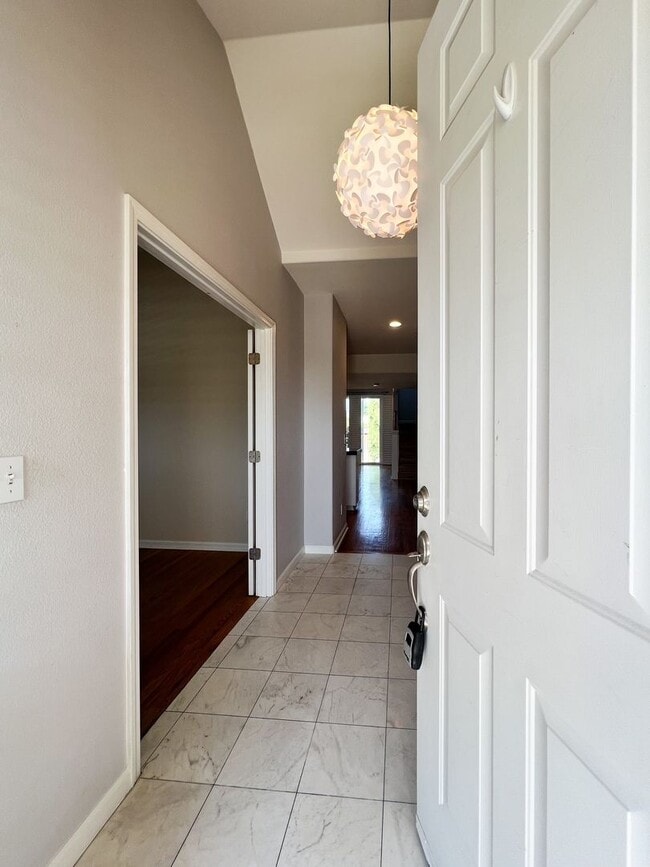 Building Photo - Spacious 3 Bed/2.5 Bath House in Napa's So...