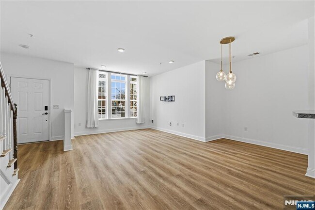 Foto del edificio - 25 Veterans Dr