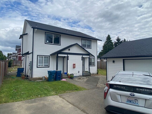 Building Photo - Large Monroe Duplex with Garage and fenced...