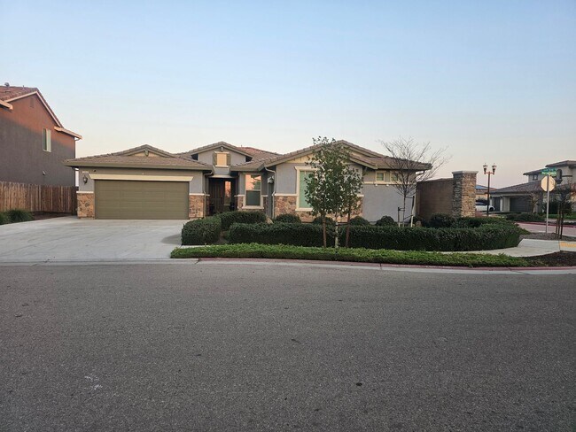 Foto del edificio - Beautiful Home in Gated Community