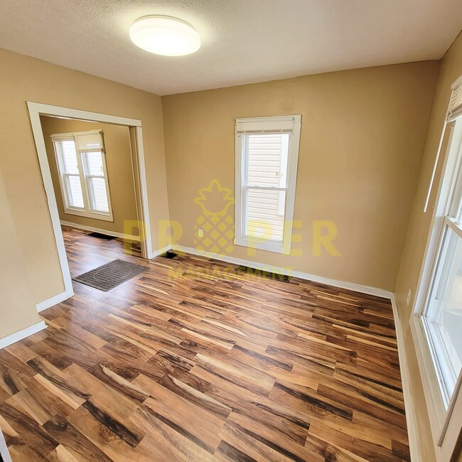 Building Photo - Everything is new in this 3 bed 1 Bath Day...