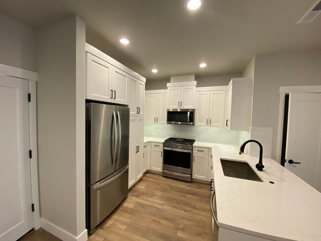 Building Photo - 3 Bedroom Petrosa Townhome with Resort-lik...