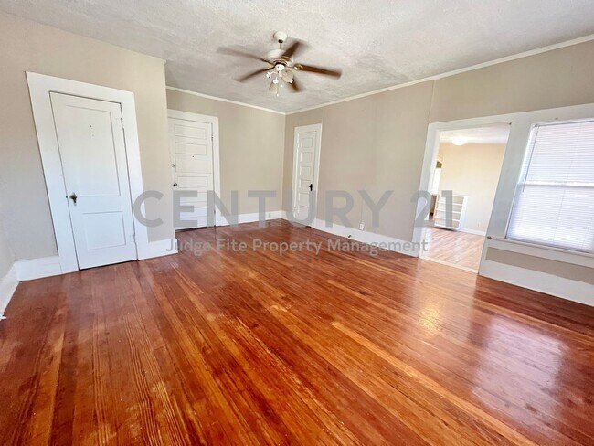 Foto del edificio - Great 1/1 Efficiency Apartment Within Walk...