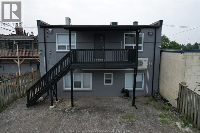 Building Photo - 808 Ottawa St